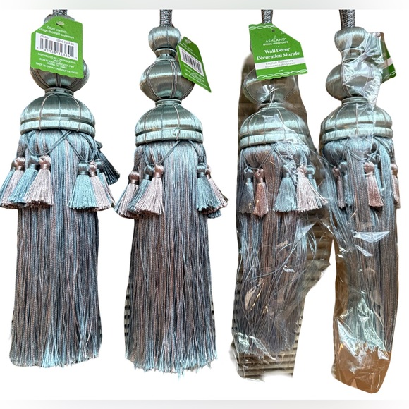 Ashland NWT Beautiful Silver & Blue Silky Large English Romance Tassel Set of 4 - Picture 2 of 8